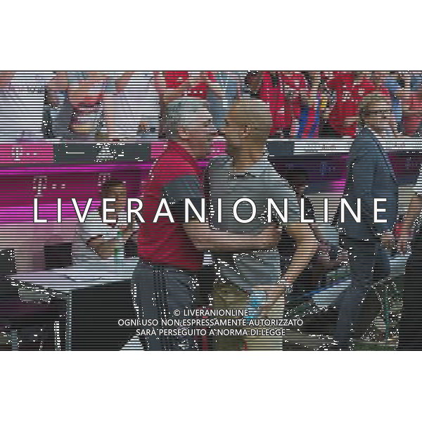 firo : Fußball,Fussball : 20.07.2016 1. Bundesliga, Saison 2016/2017: FC Bayern München - Manchester City FC, Testspiel, Trainer Carlo Ancelotti ( München ), Pep Guardiola ( Manchester City ), halbe Figur, Gestik, Begrüssung, umarmen sich $worldrightsEs gelten unsere AGB, einsehbar auf www.firosportphoto.de copyright by firo sportphoto: Coesfelder Str. 207 D- 48249 Dülmen www.firosportphoto.de mail@firosportphoto.de (V o l k s b a n k B o c h u m - W i t t e n ) IBAN DE68 4306 0129 0341 1171 00 Tel: +49-2594 - 9916004 Fax: +49-2594 - 9916005 AG ALDO LIVERANI SAS ONLY ITALY