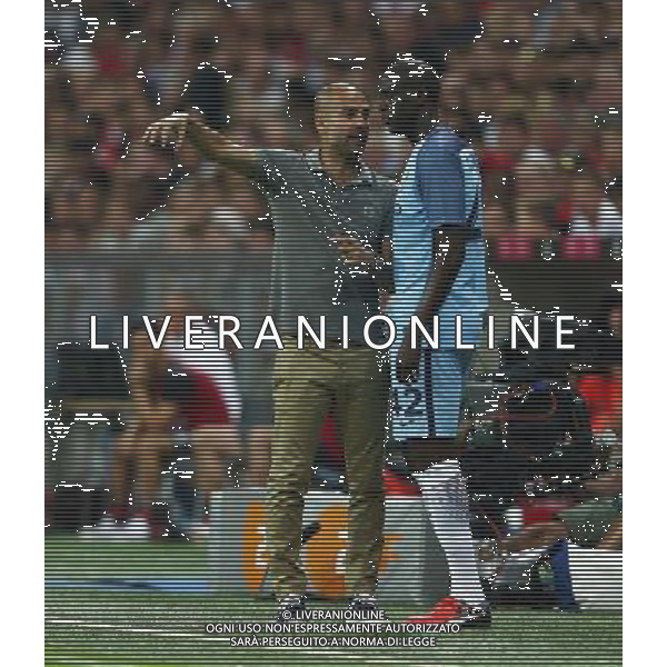 firo : 20.07.2016, Fu§ball, 1.Bundesliga, Saison 2016/2017, Testspiel, FC Bayern MŸnchen - Manchester City Manchester City Trainer Pep Guardiola issues instructions to Yaya Toure $worldrights,Es gelten unsere AGB, einsehbar auf www.firosportphoto.de, ¤ONLY FOR USE IN GERMANY !!!! Photo : BPI, copyright by firo sportphoto: Coesfelder Str. 207 D-48249 DŸlmen www.firosportphoto.de mail@firosportphoto.de (V o l k s b a n k B o c h u m - W i t t e n ) BLZ.: 430 601 29 Kt. Nr.: 341 117 100 Tel:Ê +49-2594-9916004 Fax:Ê+49-2594-9916005 , AG ALDO LIVERANI SAS ONLY ITALY