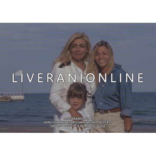 Mara Venier, pseudonimo di Mara Povoleri, attrice e conduttrice televisiva italiana. - Retrospettiva nella foto con la sorella Roberta e la nipote nel 1995 © Archivio / AGENZIA ALDO LIVERANI SAS