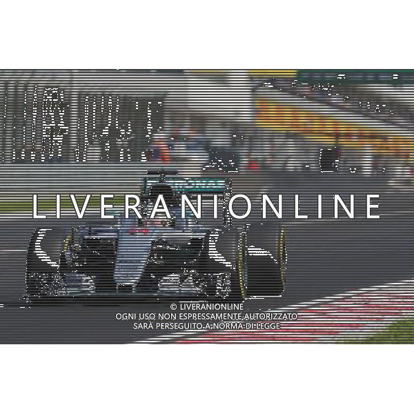 Lewis Hamilton (GBR) Mercedes AMG F1 W07 Hybrid. 24.07.2016. Formula 1 World Championship, Rd 11, Hungarian Grand Prix, Budapest, Hungary, Race Day. /AGENZIA ALDO LIVERANI Sas - ITALY ONLY EDITORIAL USE ONLY - GP F1 Ungheria Gara