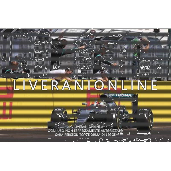 Race winner Lewis Hamilton (GBR) Mercedes AMG F1 W07 Hybrid celebrates as he takes the chequered flag at the end of the race. 24.07.2016. Formula 1 World Championship, Rd 11, Hungarian Grand Prix, Budapest, Hungary, Race Day. /AGENZIA ALDO LIVERANI Sas - ITALY ONLY EDITORIAL USE ONLY - GP F1 Ungheria Gara