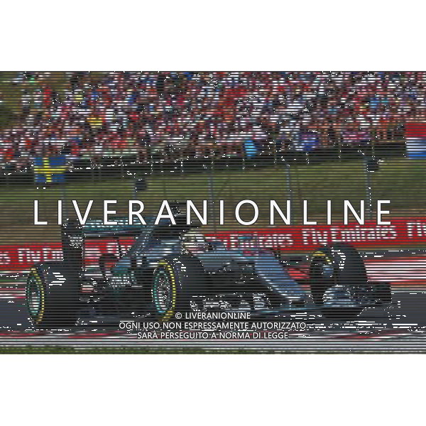 Lewis Hamilton (GBR) Mercedes AMG F1 W07 Hybrid. 24.07.2016. Formula 1 World Championship, Rd 11, Hungarian Grand Prix, Budapest, Hungary, Race Day. /AGENZIA ALDO LIVERANI Sas - ITALY ONLY EDITORIAL USE ONLY - GP F1 Ungheria Gara