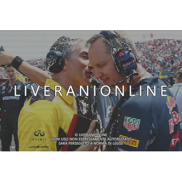 (L to R): Nick Chester (GBR) Renault Sport F1 Team Chassis Technical Director with Paul Monaghan (GBR) Red Bull Racing Chief Engineer on the grid. 24.07.2016. Formula 1 World Championship, Rd 11, Hungarian Grand Prix, Budapest, Hungary, Race Day. /AGENZIA ALDO LIVERANI Sas - ITALY ONLY EDITORIAL USE ONLY - GP F1 Ungheria Gara