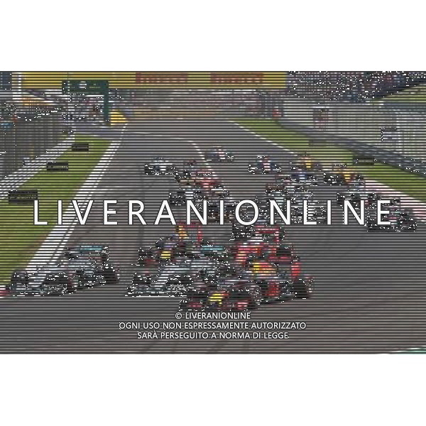 (L to R): Lewis Hamilton (GBR) Mercedes AMG F1; Nico Rosberg (GER) Mercedes AMG F1; and Daniel Ricciardo (AUS) Red Bull Racing battle for the lead at the start of the race. 24.07.2016. Formula 1 World Championship, Rd 11, Hungarian Grand Prix, Budapest, Hungary, Race Day. /AGENZIA ALDO LIVERANI Sas - ITALY ONLY EDITORIAL USE ONLY - GP F1 Ungheria Gara