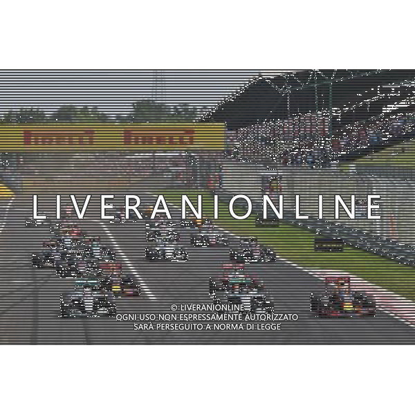 (L to R): Lewis Hamilton (GBR) Mercedes AMG F1; Nico Rosberg (GER) Mercedes AMG F1; and Daniel Ricciardo (AUS) Red Bull Racing battle for the lead at the start of the race. 24.07.2016. Formula 1 World Championship, Rd 11, Hungarian Grand Prix, Budapest, Hungary, Race Day. /AGENZIA ALDO LIVERANI Sas - ITALY ONLY EDITORIAL USE ONLY - GP F1 Ungheria Gara