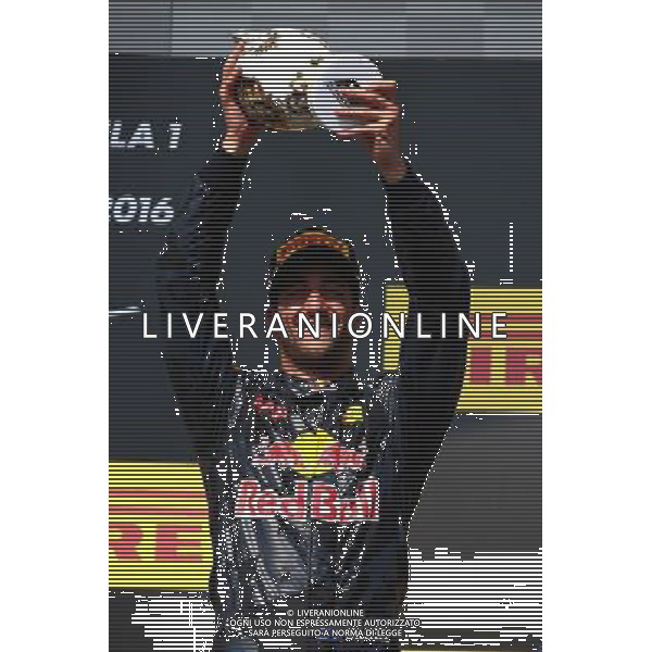3rd place Daniel Ricciardo (AUS) Red Bull Racing RB12. 24.07.2016. Formula 1 World Championship, Rd 11, Hungarian Grand Prix, Budapest, Hungary, Race Day. /AGENZIA ALDO LIVERANI Sas - ITALY ONLY EDITORIAL USE ONLY - GP F1 Ungheria Gara