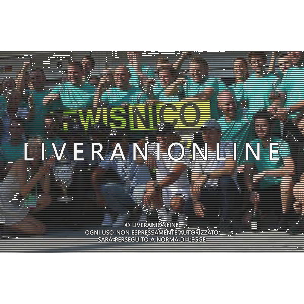 Lewis Hamilton (GBR) Mercedes AMG F1 W07 celebrates with the team 24.07.2016. Formula 1 World Championship, Rd 11, Hungarian Grand Prix, Budapest, Hungary, Race Day. ag aldo liverani sas onlyitaly