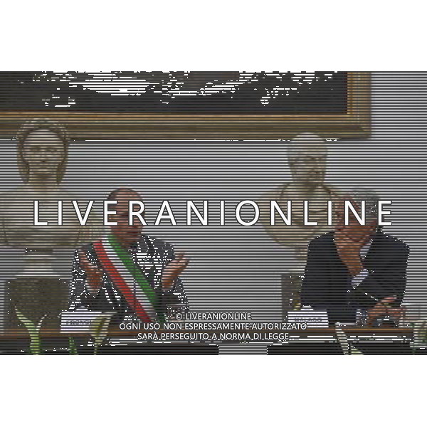 Il vicesindaco Daniele Frongia incontra una rappresentanza degli atleti romani che parteciperanno alle prossime Olimpiadi a Rio - Roma 25.07.2016 - Campidoglio - Sala Protomoteca - nella foto: Daniele Frongia e Giovanni Malago\' / Ph.Corradetti - AG ALDO LIVERANI SAS / AGENZIA ALDO LIVERANI SAS