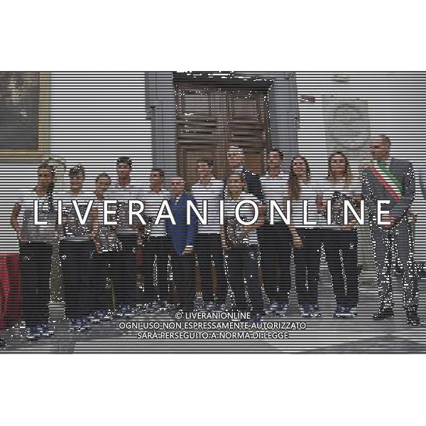 Il vicesindaco Daniele Frongia incontra una rappresentanza degli atleti romani che parteciperanno alle prossime Olimpiadi a Rio - Roma 25.07.2016 - Campidoglio - Sala Protomoteca - nella foto: foto di gruppo con gli atleti e Giovanni Malago\' e Daniele Frongia / Ph.Corradetti - AG ALDO LIVERANI SAS / AGENZIA ALDO LIVERANI SAS