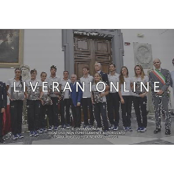 Il vicesindaco Daniele Frongia incontra una rappresentanza degli atleti romani che parteciperanno alle prossime Olimpiadi a Rio - Roma 25.07.2016 - Campidoglio - Sala Protomoteca - nella foto: foto di gruppo con gli atleti e Giovanni Malago\' e Daniele Frongia / Ph.Corradetti - AG ALDO LIVERANI SAS / AGENZIA ALDO LIVERANI SAS