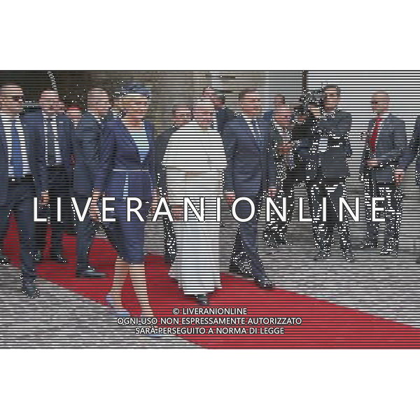 2016.07.27 KRAKOW - ZAMEK WAWELSKI SPOTKANIE PAPIEZ FRANCISZEK Z WLADZAMI PREZYDENT PREMIER SDM SWIATOWE DNI MLODZIEZY WAWEL ZAMEK KROLEWSKI NA WAWELU POWITANIE SDM MEETING OF POPE FRANCIS WITH THE AUTHORITIES AND DIPLOMATIC CORPS IN THE WAWEL ROYAL CASTLE, PAPAL WELCOME WORLD YOUTH DAY NZ AGATA KORNHAUSER DUDA PAPIEZ FRANCISZEK PREZYDENT ANDRZEJ DUDA FOT LUKASZ WIESZALA / FOKUSMEDIA/NEWSPIX.PL --- Newspix.pl / AGENZIA ALDO LIVERANI SAS - ITALY ONLY - EDITORIAL USE ONLY Sua Santita\' il Santo Padre Papa Francesco incontra le autoritÃ \' e corpo diplomatico al Castello Reale di Wawel con cerimonia di benvenuto nella giornata mondiale della gioventu\' a Cracovia in Polonia 27 luglio 2016