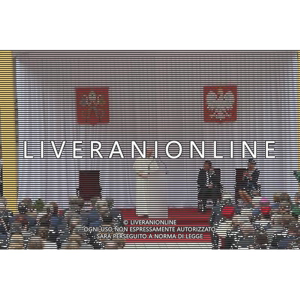 2016.07.27 KRAKOW - ZAMEK WAWELSKI SPOTKANIE PAPIEZ FRANCISZEK Z WLADZAMI PREZYDENT PREMIER SDM SWIATOWE DNI MLODZIEZY WAWEL ZAMEK KROLEWSKI NA WAWELU POWITANIE SDM MEETING OF POPE FRANCIS WITH THE AUTHORITIES AND DIPLOMATIC CORPS IN THE WAWEL ROYAL CASTLE, PAPAL WELCOME WORLD YOUTH DAY NZ AGATA KORNHAUSER DUDA PAPIEZ FRANCISZEK PREZYDENT ANDRZEJ DUDA FOT LUKASZ WIESZALA / FOKUSMEDIA/NEWSPIX.PL --- Newspix.pl / AGENZIA ALDO LIVERANI SAS - ITALY ONLY - EDITORIAL USE ONLY Sua Santita\' il Santo Padre Papa Francesco incontra le autoritÃ \' e corpo diplomatico al Castello Reale di Wawel con cerimonia di benvenuto nella giornata mondiale della gioventu\' a Cracovia in Polonia 27 luglio 2016