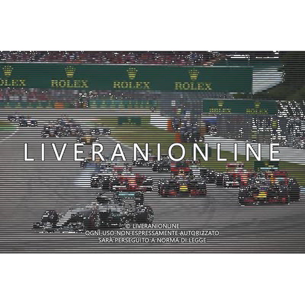 Lewis Hamilton (GBR) Mercedes AMG F1 W07 Hybrid leads at the start of the race. 31.07.2016. Formula 1 World Championship, Rd 12, German Grand Prix, Hockenheim, Germany, Race Day. AG ALDO LIVERANI SAS ONLY ITALY