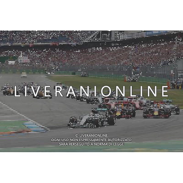 Lewis Hamilton (GBR) Mercedes AMG F1 W07 Hybrid leads at the start of the race. 31.07.2016. Formula 1 World Championship, Rd 12, German Grand Prix, Hockenheim, Germany, Race Day. AG ALDO LIVERANI SAS ONLY ITALY