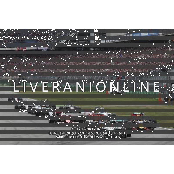 Lewis Hamilton (GBR) Mercedes AMG F1 W07 Hybrid leads at the start of the race. 31.07.2016. Formula 1 World Championship, Rd 12, German Grand Prix, Hockenheim, Germany, Race Day. AG ALDO LIVERANI SAS ONLY ITALY