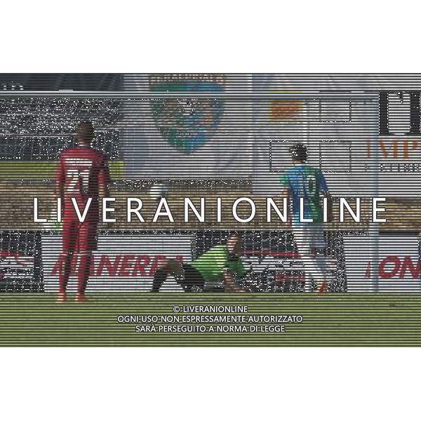 rigore Bracaletti 1-1 ,Feralpisalo-Reggiana partita coppa italia,salo 31 luglio 2016.Ph Fotolive, Simone Venezia e Filippo Venezia/AGENZIA ALDO LIVERANI SAS FeralpiSalo\' - Reggiana Coppa Italia Tim Cup 31 luglio 2016 