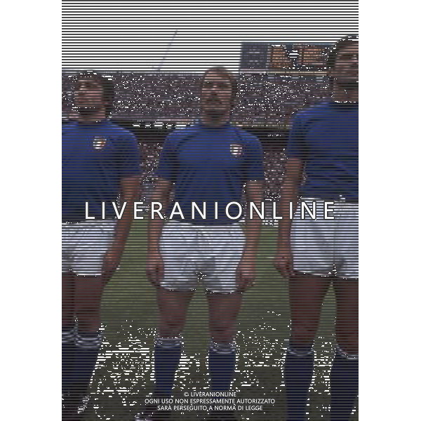 RETROSPETTIVA ROMEO BENETTI CALCIATORE NELLA FOTO ROMEO BENETTI CON LA MAGLIA DELLA NAZIONALE ITALIANA AG ALDO LIVERANI SAS
