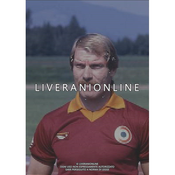 RETROSPETTIVA ROMEO BENETTI CALCIATORE NELLA FOTO ROMEO BENETTI CON LA MAGLIA DELLA ROMA AG ALDO LIVERANI SAS