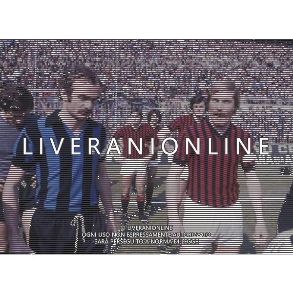 RETROSPETTIVA ROMEO BENETTI CALCIATORE NELLA FOTO ROMEO BENETTI CON SANDRO MAZZOLA AG ALDO LIVERANI SAS