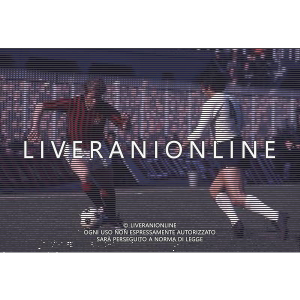 RETROSPETTIVA ROMEO BENETTI CALCIATORE NELLA FOTO ROMEO BENETTI CON LA MAGLIA DEL MILAN AG ALDO LIVERANI SAS