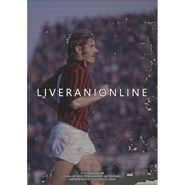 RETROSPETTIVA ROMEO BENETTI CALCIATORE NELLA FOTO ROMEO BENETTI CON LA MAGLIA DEL MILAN AG ALDO LIVERANI SAS