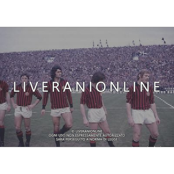 RETROSPETTIVA ROMEO BENETTI CALCIATORE NELLA FOTO ROMEO BENETTI CON LA MAGLIA DEL MILAN AG ALDO LIVERANI SAS