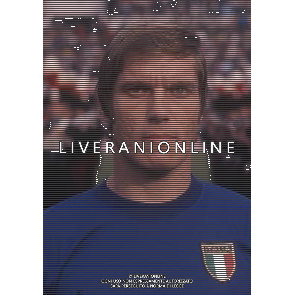 RETROSPETTIVA ROMEO BENETTI CALCIATORE NELLA FOTO ROMEO BENETTI CON LA MAGLIA DELLA NAZIONALE ITALIANA AG ALDO LIVERANI SAS