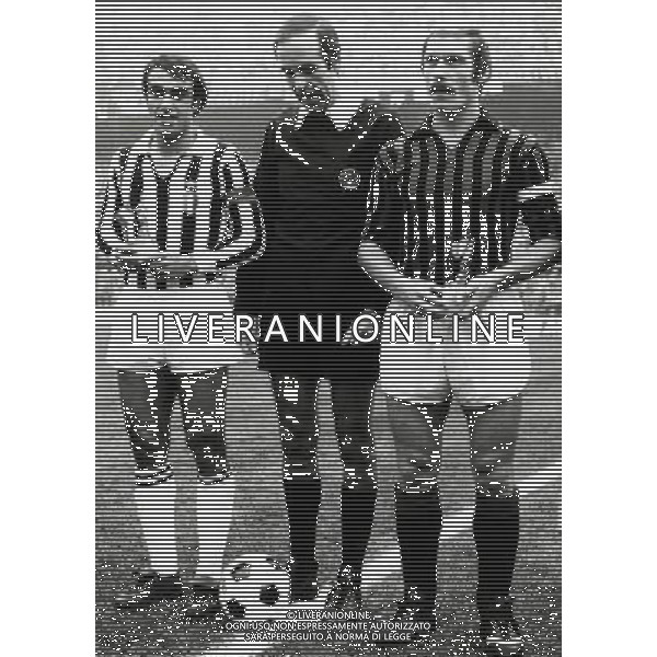 RETROSPETTIVA ROMEO BENETTI CALCIATORE NELLA FOTO ROMEO BENETTI CON L\'ARBITRO MENICUCCI E PIETRO ANASTASI AG ALDO LIVERANI SAS