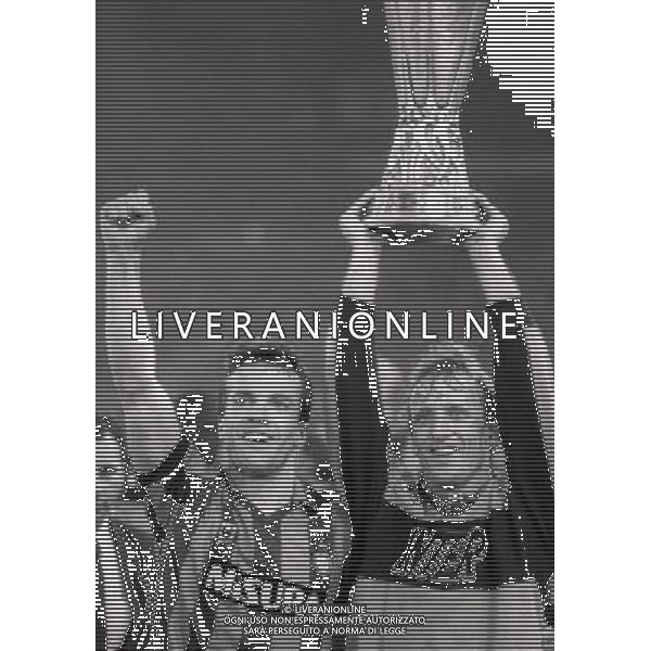 ROMA FINALE DI COPPA UEFA ROMA INTER 1990-1991 NELLA FOTO ANDREAS BREHME E LOTHAR MATTHAUS CON LA COPPA UEFA AG ALDO LIVERANI SAS