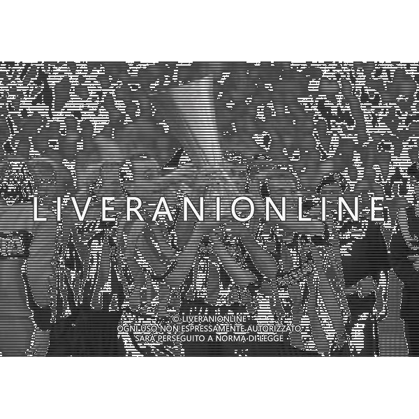 ROMA FINALE DI COPPA UEFA ROMA INTER 1990-1991 NELLA FOTO I GIOCATORI DELL\'INTER CON LA COPPA UEFA AG ALDO LIVERANI SAS
