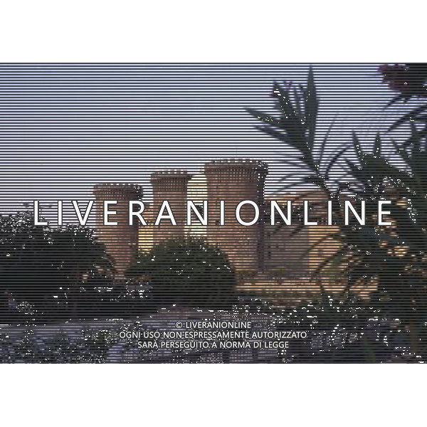 CAMPANIA-NAPOLI NELLA FOTO CASTEL NUOVO O CASTEL MASCHIO ANGIOINO AG ALDO LIVERANI SAS