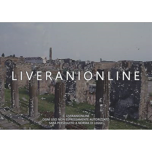 CAMPANIA -POMPEI NELLA FOTO POMPEI-FORO COLONNE LATO ORIENTALE AG ALDO LIVERANI SAS