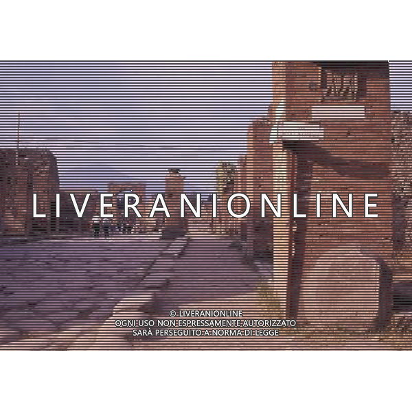 CAMPANIA-POMPEI NELLA FOTO POMPEI- VIA DEGLI AUGUSTALI ANGOLO DEL FORO AG ALDO LIVERANI SAS