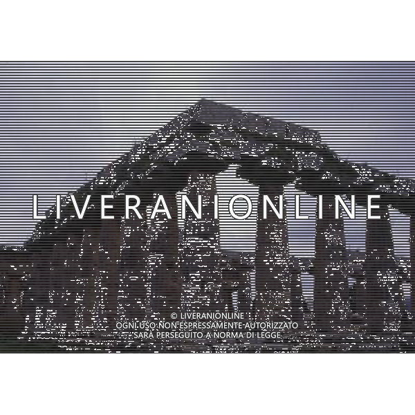CAMPANIA-PAESTUM NELLA FOTO TEMPIO DI NETTUNO AG ALDO LIVERANI SAS