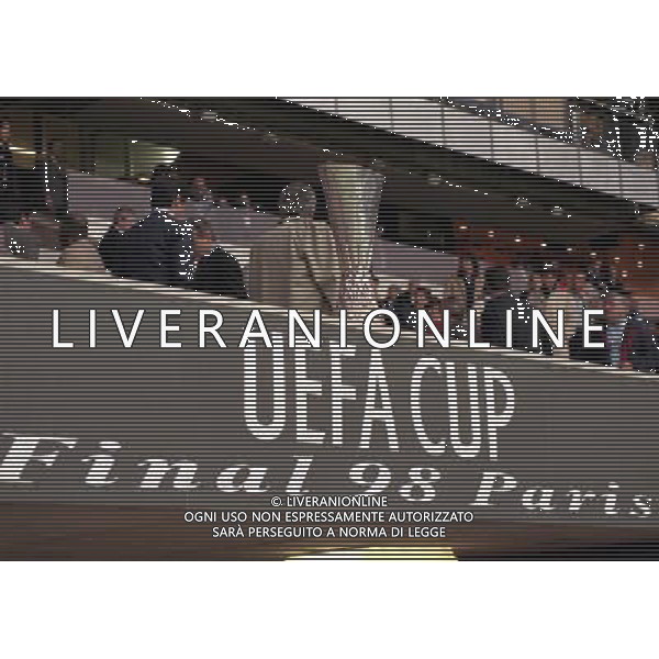 PARIGI FINALE DI COPPA UEFA INTER LAZIO 06/05/1998 NELLA FOTO LA COPPA UEFA AG ALDO LIVERANI SAS