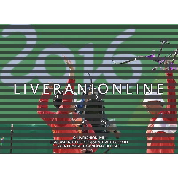 XXXI Olympic Games Giochi Olimpici Rio 2016 Rio de Janeiro - 06.08.2016 Tiro con l\'arco a squadre Quarti di FInale Italia-Cina Nella Foto:Team Cina Gu Xuesong,Wnag Dapeng,Xing Yu esultano /Ph.Vitez-Ag. Aldo Liverani
