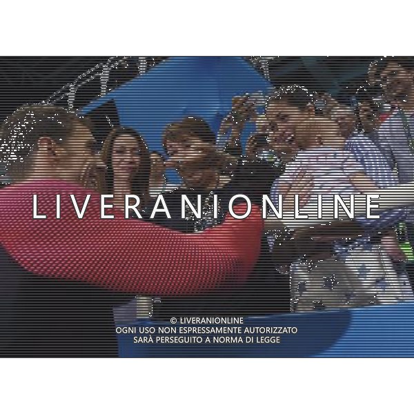 XXXI Olympic Games Giochi Olimpici Rio 2016 Rio de Janeiro - 09.08.2016 Nuoto Finale 200m Farfalla Maschile Nella Foto:Michael Phelps bacia la moglie, la madre e il figlio /Ph.Vitez-Ag. Aldo Liverani