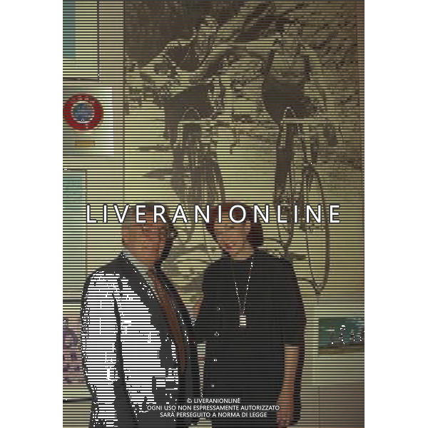 MILANO 23-03-2000 VISITA DI KATRINA SWITZER ALLA REDAZIONE DELLA GAZZETTA DELLO SPORT NELLA FOTO KATRINA SWITZER CON CANDIDO CANNAVO AG ALDO LIVERANI SAS