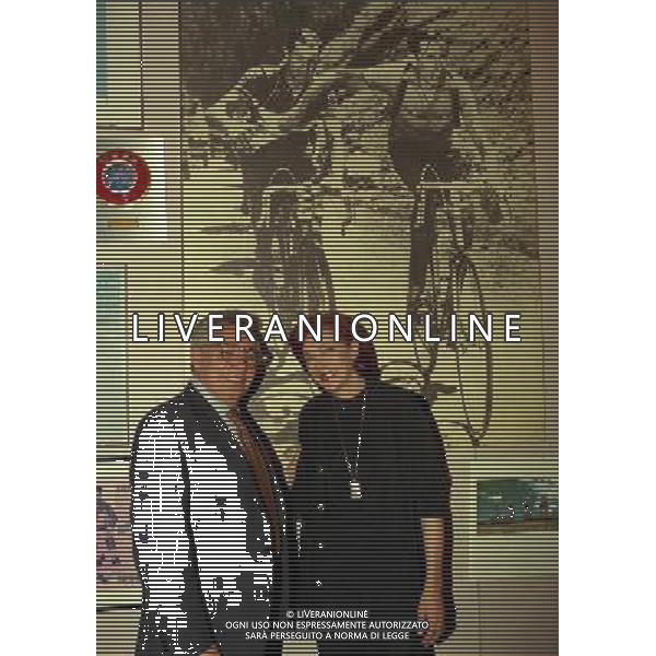 MILANO 23-03-2000 VISITA DI KATRINA SWITZER ALLA REDAZIONE DELLA GAZZETTA DELLO SPORT NELLA FOTO KATRINA SWITZER CON CANDIDO CANNAVO AG ALDO LIVERANI SAS