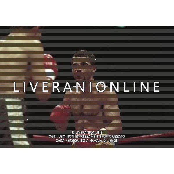 MILANO 20/06/1996 INCONTRO DI BOXE GIOVANNI PARISI GONZALES NELLA FOTO L\'INCONTRO DI PUGILATO TRA GIOVANNI PARISI E GONZALES AG ALDO LIVERANI SAS