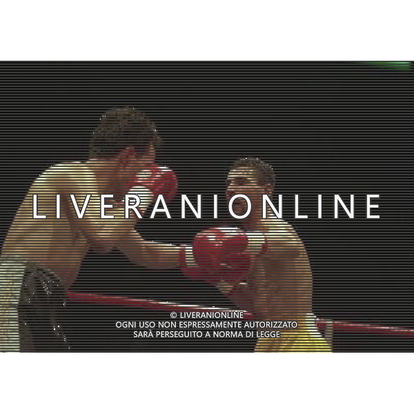 MILANO 20/06/1996 INCONTRO DI BOXE GIOVANNI PARISI GONZALES NELLA FOTO L\'INCONTRO DI PUGILATO TRA GIOVANNI PARISI E GONZALES AG ALDO LIVERANI SAS