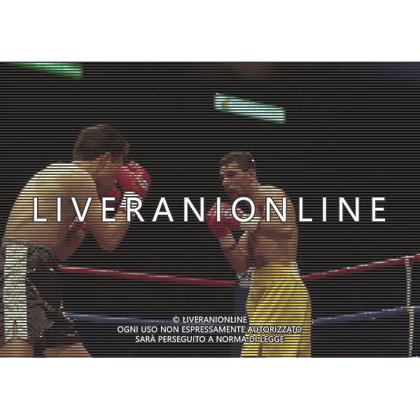 MILANO 20/06/1996 INCONTRO DI BOXE GIOVANNI PARISI GONZALES NELLA FOTO L\'INCONTRO DI PUGILATO TRA GIOVANNI PARISI E GONZALES AG ALDO LIVERANI SAS