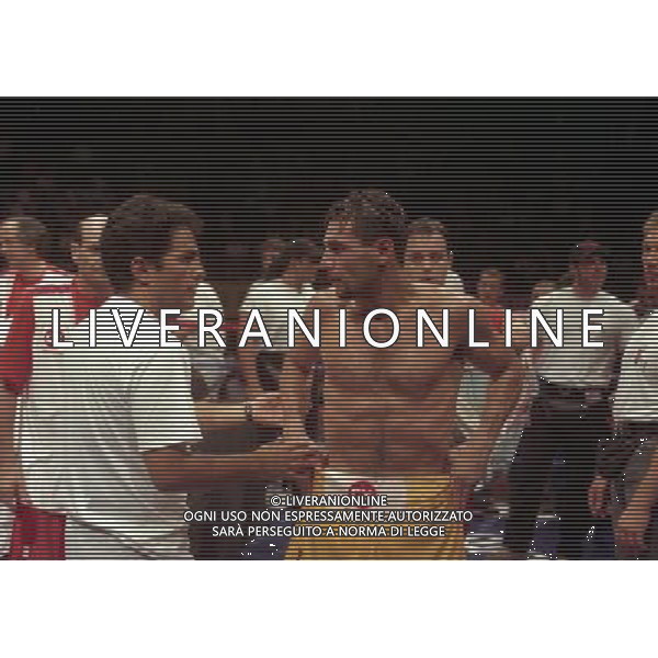 MILANO 20/06/1996 INCONTRO DI BOXE GIOVANNI PARISI GONZALES NELLA FOTO L\'INCONTRO DI PUGILATO TRA GIOVANNI PARISI E GONZALES AG ALDO LIVERANI SAS