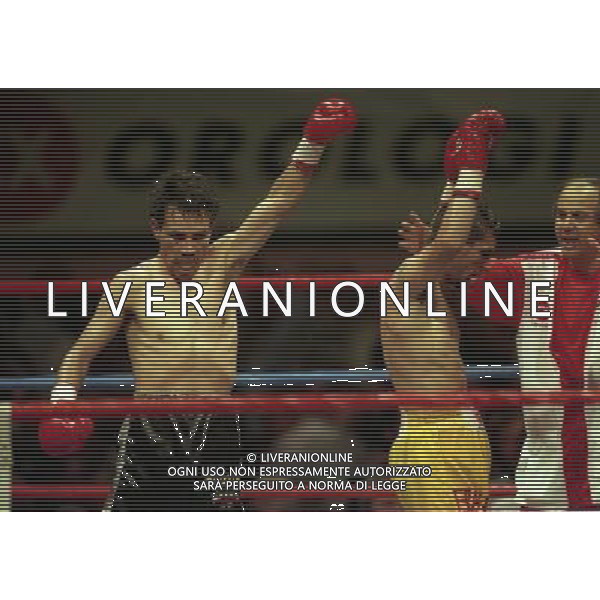 MILANO 20/06/1996 INCONTRO DI BOXE GIOVANNI PARISI GONZALES NELLA FOTO L\'INCONTRO DI PUGILATO TRA GIOVANNI PARISI E GONZALES AG ALDO LIVERANI SAS