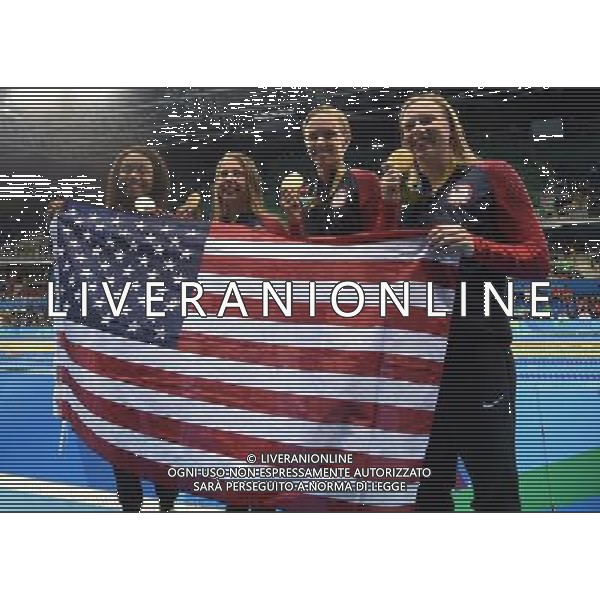 XXXI Olympic Games Giochi Olimpici Rio 2016 Rio de Janeiro - 13.08.2016 Nuoto Finale 4x100m Misti Femminile Nella Foto:La squadra della 4x100 Misti Femminile americana festeggia con la medaglia /Ph.Vitez-Ag. Aldo Liverani