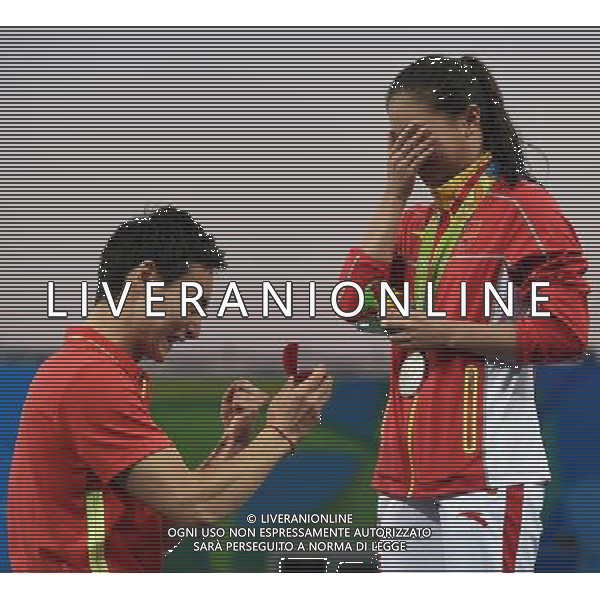 XXXI Olympic Games Giochi Olimpici Rio 2016 Rio de Janeiro - 14.08.2016 Finale Tuffi Trampolino 3m Femminile Nella Foto:Proposta di matrimonio a He Zi dopo la premiazione /Ph.Vitez-Ag. Aldo Liverani