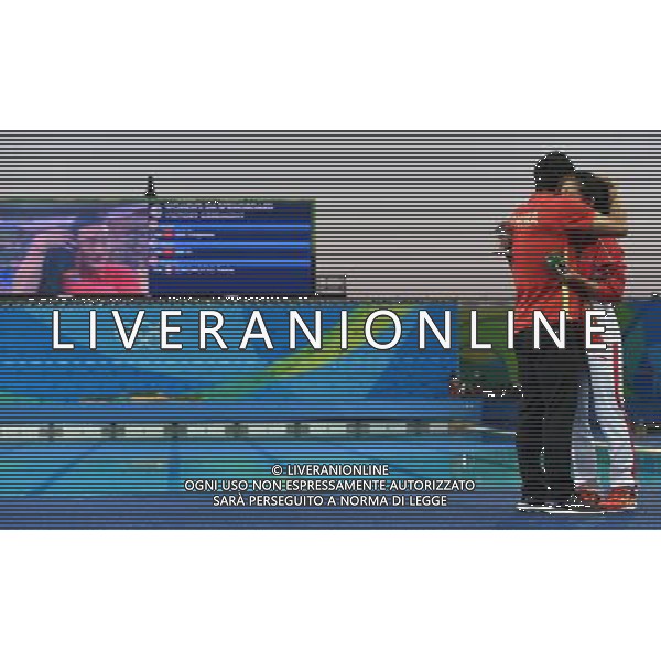 XXXI Olympic Games Giochi Olimpici Rio 2016 Rio de Janeiro - 14.08.2016 Finale Tuffi Trampolino 3m Femminile Nella Foto:Proposta di matrimonio a He Zi dopo la premiazione /Ph.Vitez-Ag. Aldo Liverani