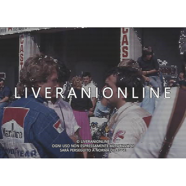 retrospettiva keke rosberg pilota nella foto keke rosberg con giacomelli ag aldo liverani sas