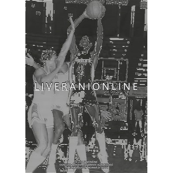 RETROSPETTIVA LARRY WRIGHT BASKET NELLA FOTO LARRY WRIGHT CON LA MAGLIA DI UDINE AG ALDO LIVERANI SAS