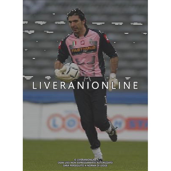 TORINO 12/01/03 JUVENTUS REGGINA NELLA FOTO BUFFON GIANLUIGI FOTO ALDO LIVERANI 